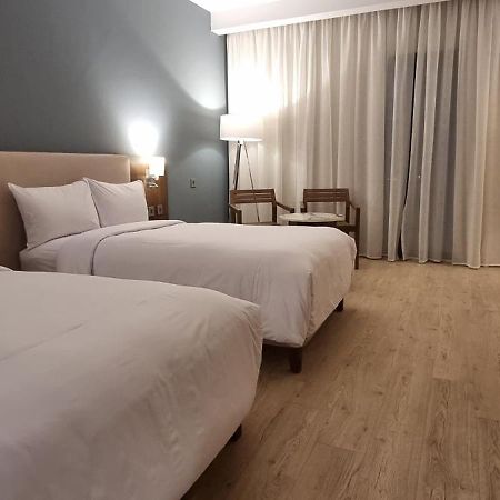 Phoenix Hotel & Wellness Sheikh Zayed City ภายนอก รูปภาพ