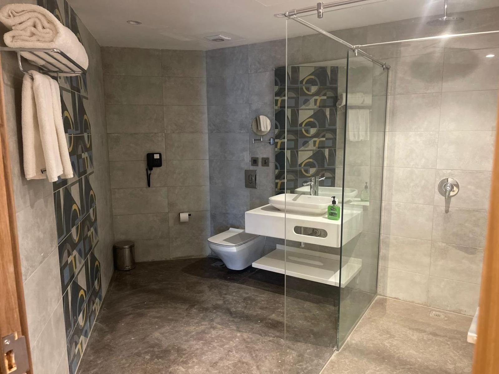 Phoenix Hotel & Wellness Sheikh Zayed City ภายนอก รูปภาพ